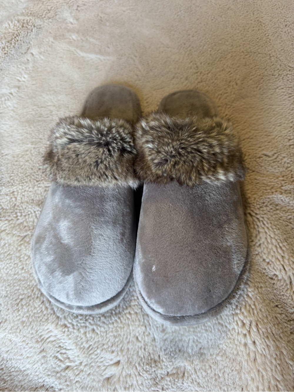 Pottery Barn faux fur slippers size L (10-11)